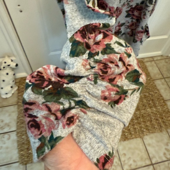 Terra & Sky Rose Floral Print Top Shirt with Ruffle Detail 1X 16W 18W - Picture 7 of 10